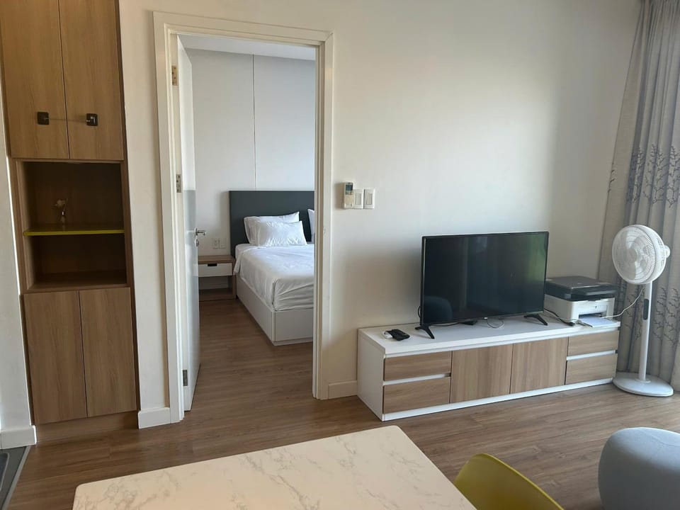 Communal lounge/ TV room, Bed, TV and multimedia