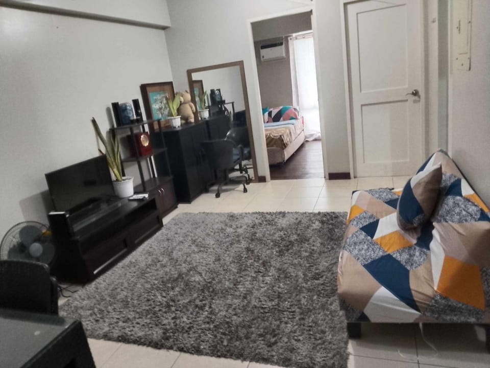 FLAIR 2 Bedroom Unit with Balcony Apartment hotel in Mandaluyong