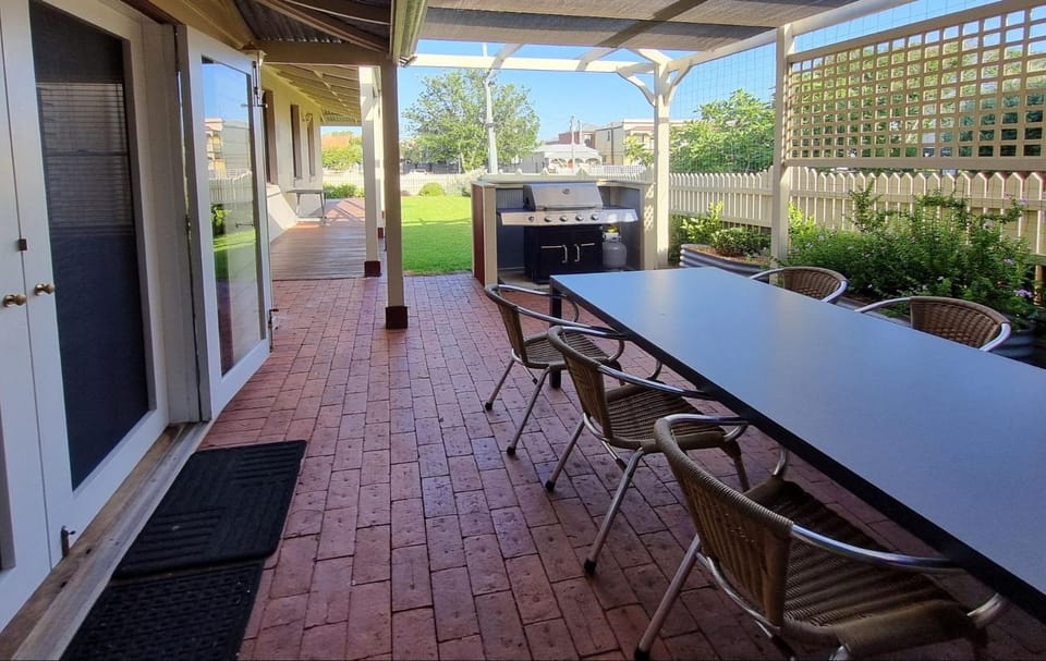 Patio, Dining area