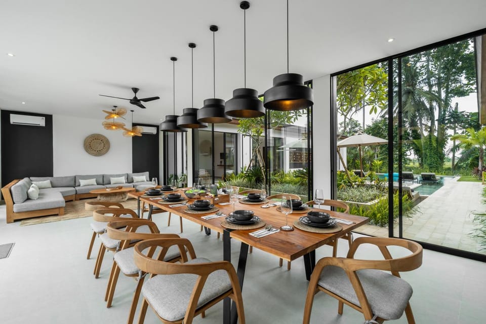 Seating area, Dining area