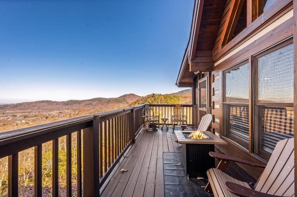 View (from property/room), Balcony/Terrace, Mountain view, fireplace