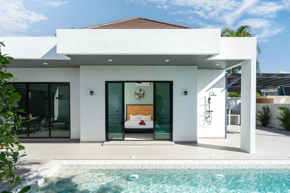 Property building, Patio, Balcony/Terrace, Swimming pool