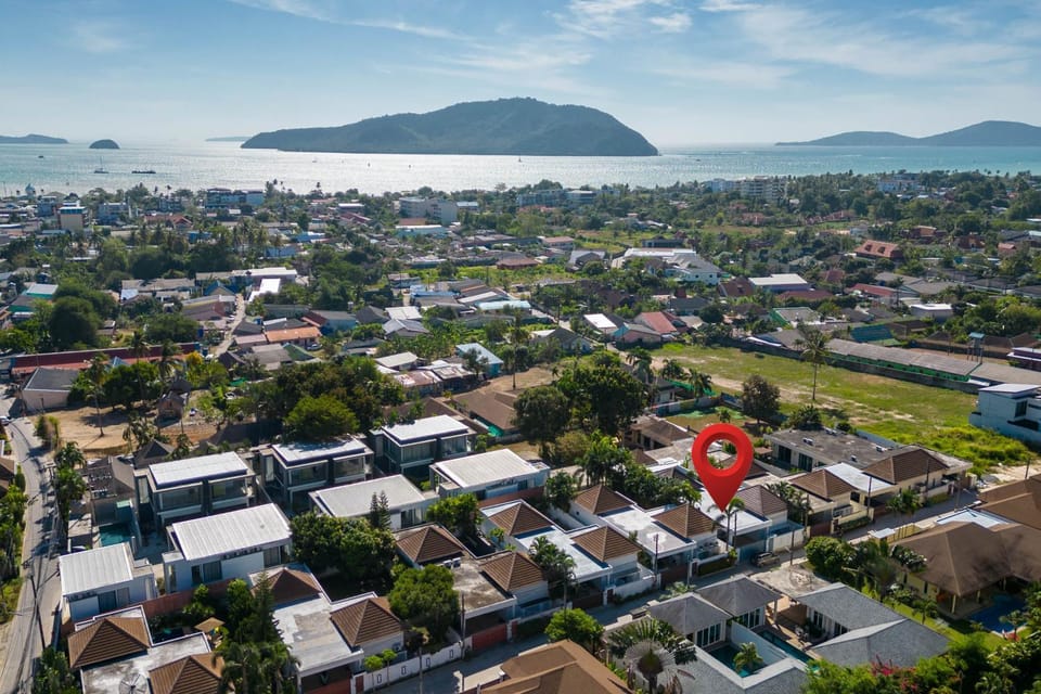 Nearby landmark, Natural landscape, Bird's eye view, City view, Mountain view, Location