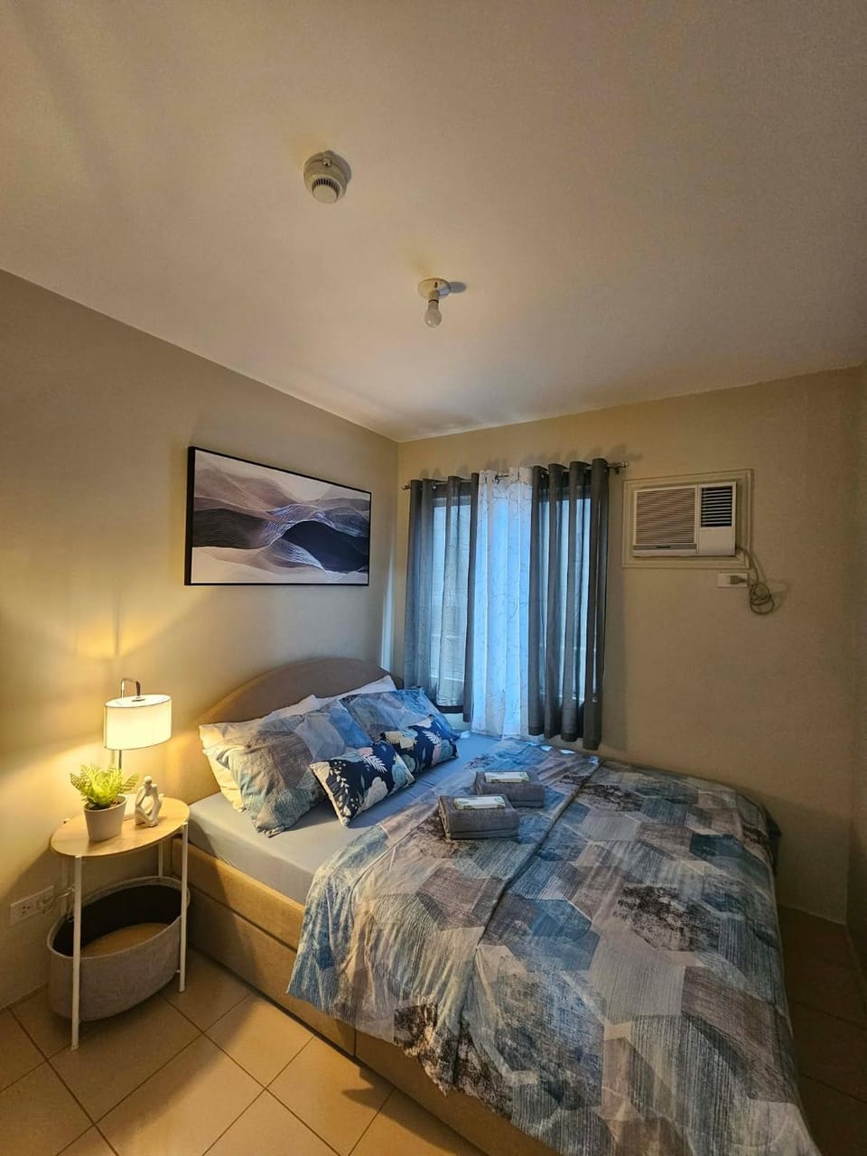 Bed, Photo of the whole room, Bedroom, air conditioner