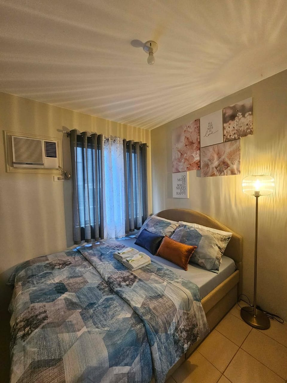 Bed, Photo of the whole room, Bedroom, air conditioner