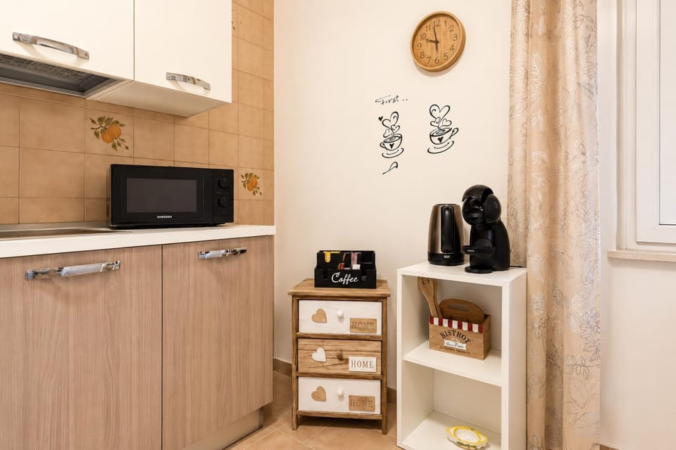 Coffee/tea facilities, kitchen
