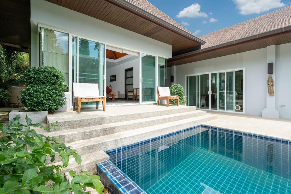 Property building, Day, Pool view, Swimming pool, Swimming pool