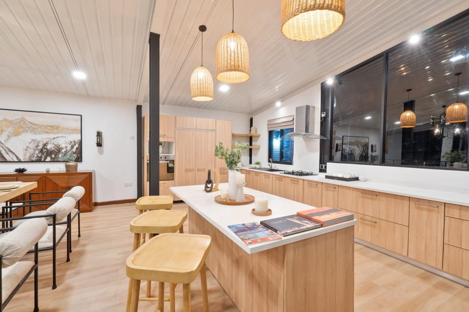 Kitchen or kitchenette, Seating area