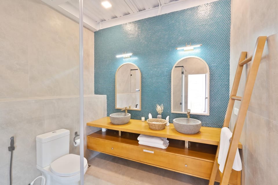 Toilet, Bathroom, towels