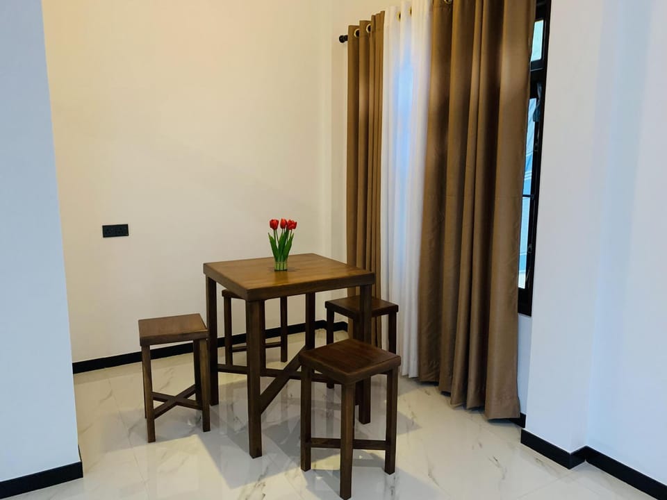 Seating area, Dining area