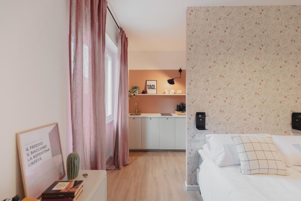 Bed, Kitchen or kitchenette, Photo of the whole room, Bedroom