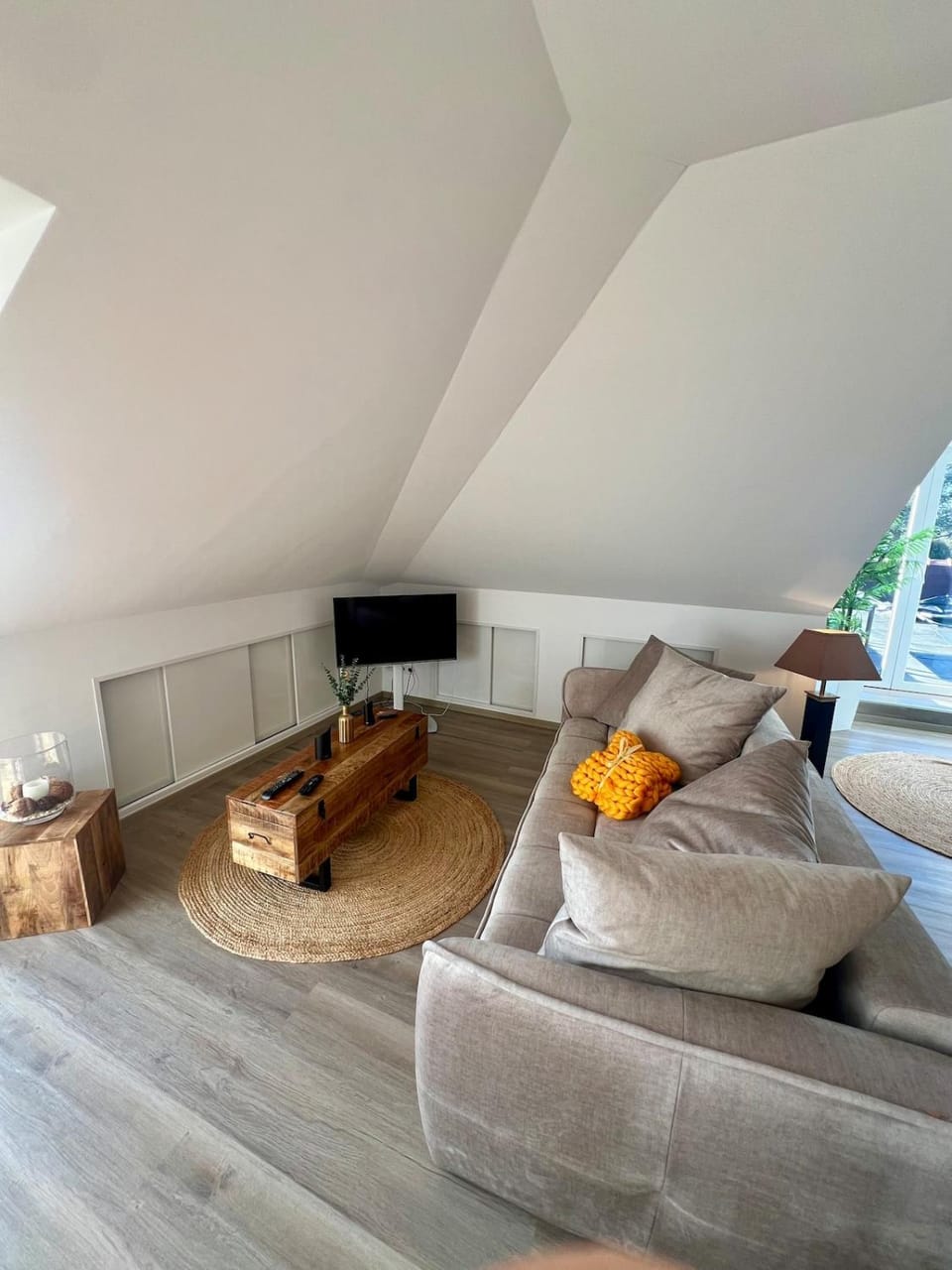 Communal lounge/ TV room, TV and multimedia, Living room, Evening entertainment