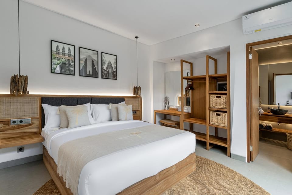 Bed, Photo of the whole room, Bedroom, internet, safe, wardrobe, air conditioner