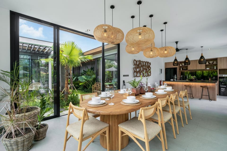 Seating area, Dining area