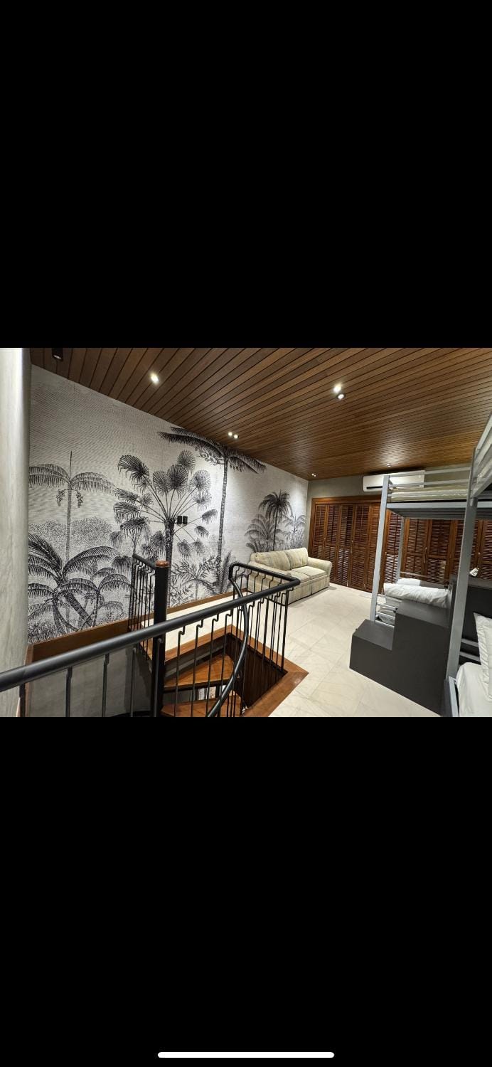 Seating area, bunk bed