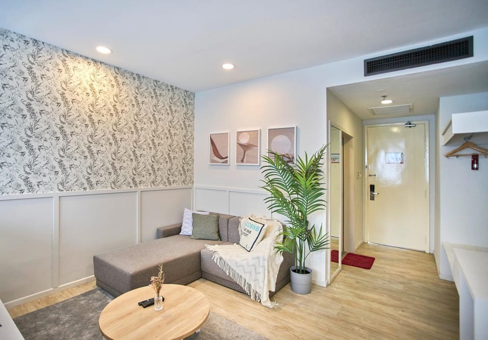 Living room, Seating area, air conditioner