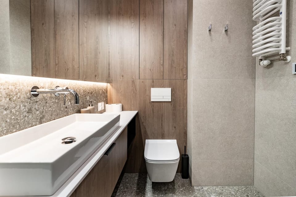 Shower, Toilet, Bathroom, towels