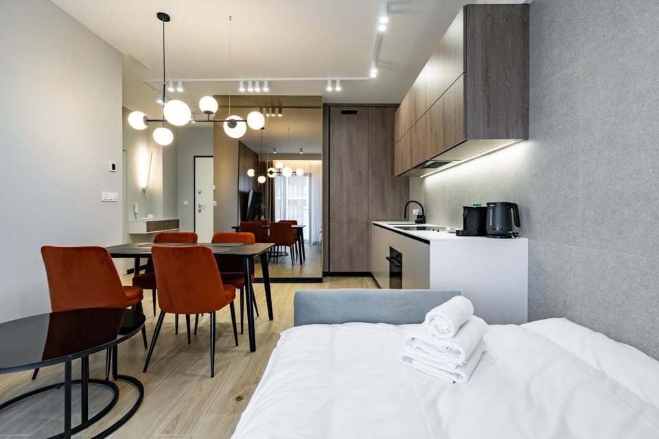 Bed, Coffee/tea facilities, Kitchen or kitchenette, Living room, Photo of the whole room, Seating area, Dining area, Bedroom, stove, towels