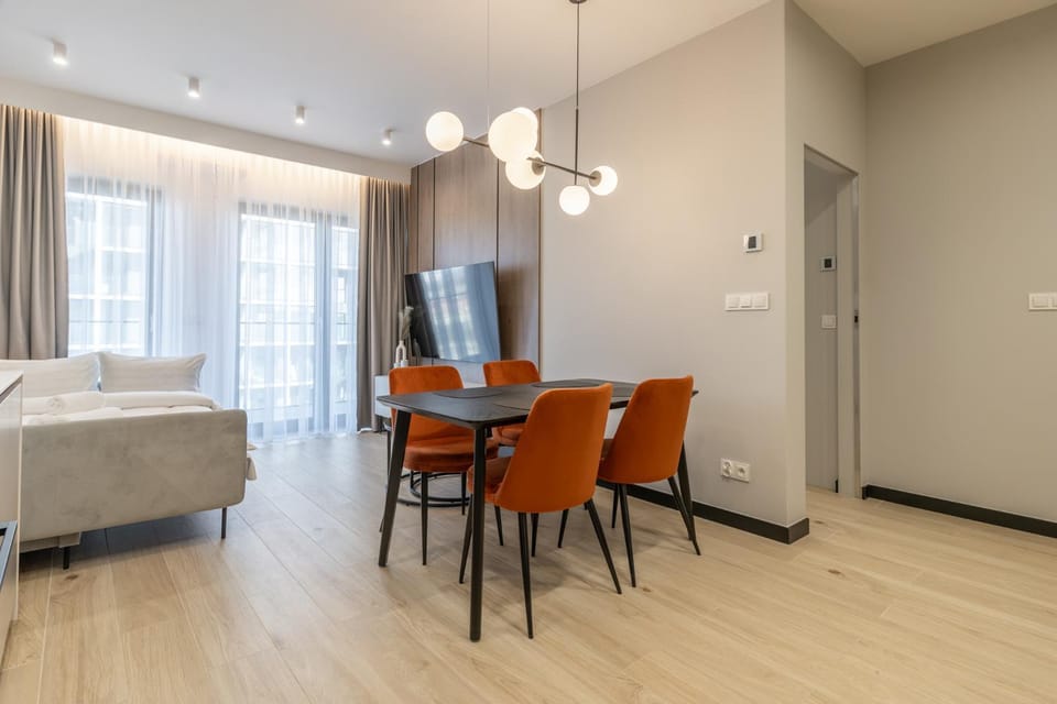 Bed, Living room, Photo of the whole room, Seating area, Dining area, Bedroom