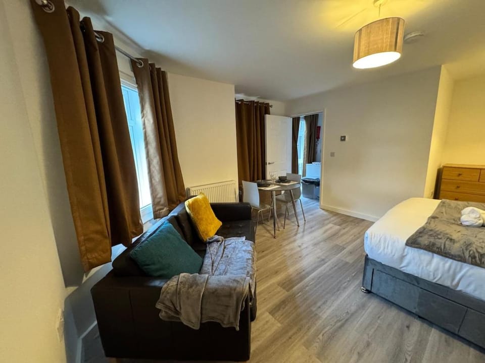 Bed, Living room, Photo of the whole room, Seating area, Bedroom