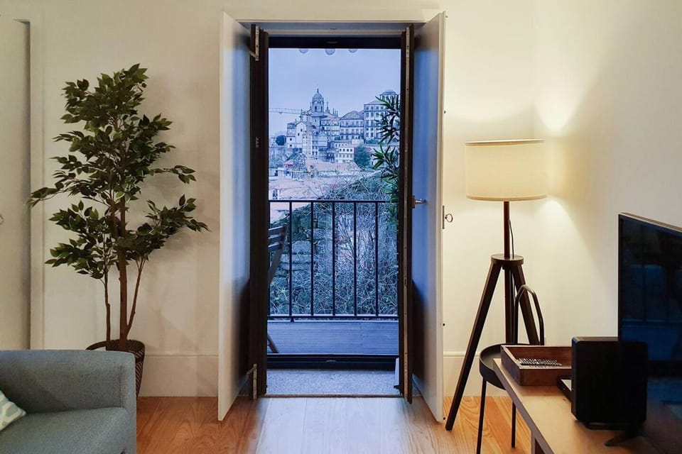 Great Flat & View in Historic Porto by LovelyStay Apartment in Porto