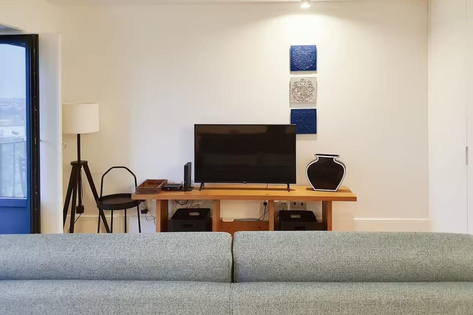 Great Flat & View in Historic Porto by LovelyStay Apartment in Porto