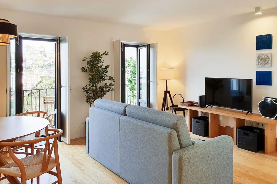 Great Flat & View in Historic Porto by LovelyStay Apartment in Porto
