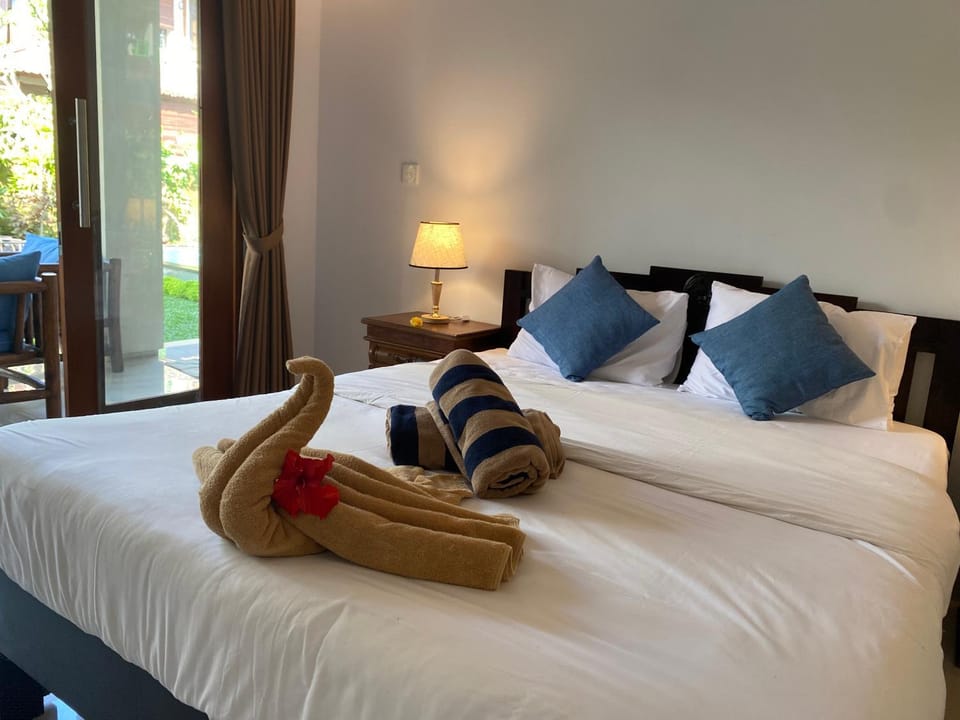 Bedroom, towels
