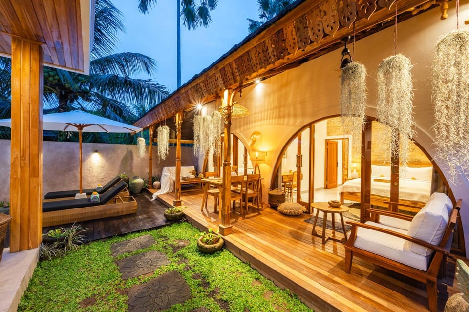 Patio, Natural landscape, Garden, Living room, Seating area, Garden view, sunbed