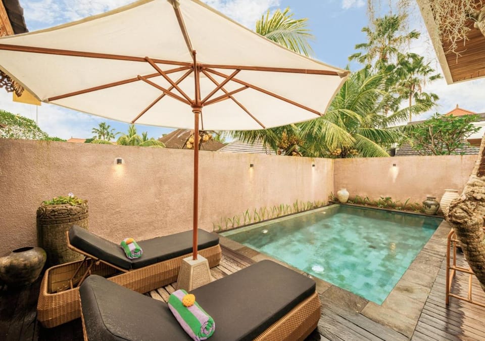 Patio, Day, Natural landscape, Garden, Garden view, Pool view, Swimming pool, sunbed