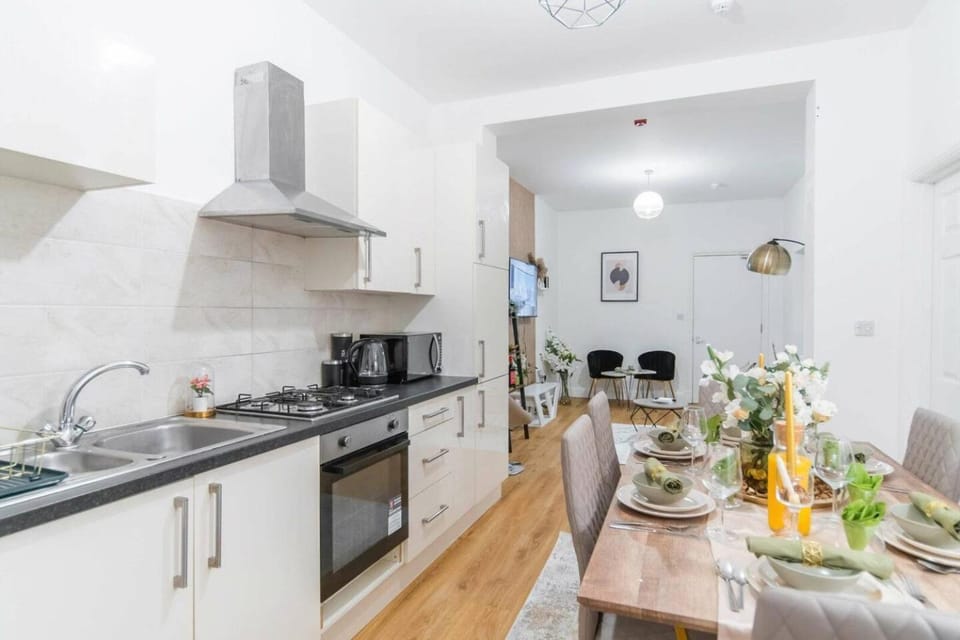 Kitchen or kitchenette, Dining area, toaster