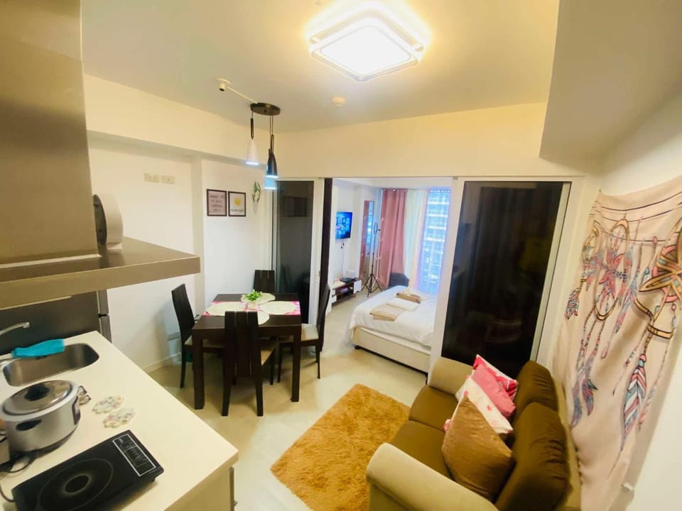 Sole Sisters Staycation Apartment hotel in Paranaque