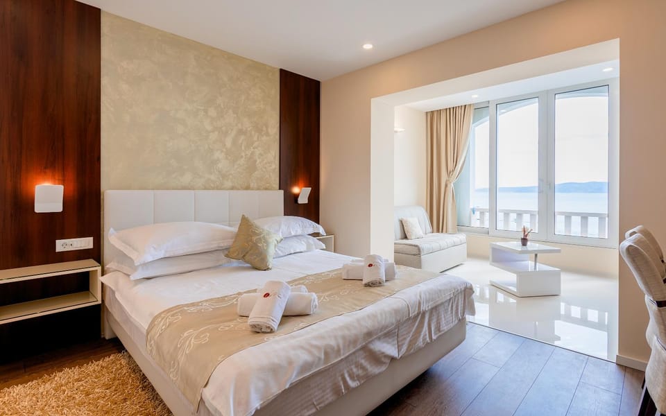 Photo of the whole room, Bedroom, Sea view
