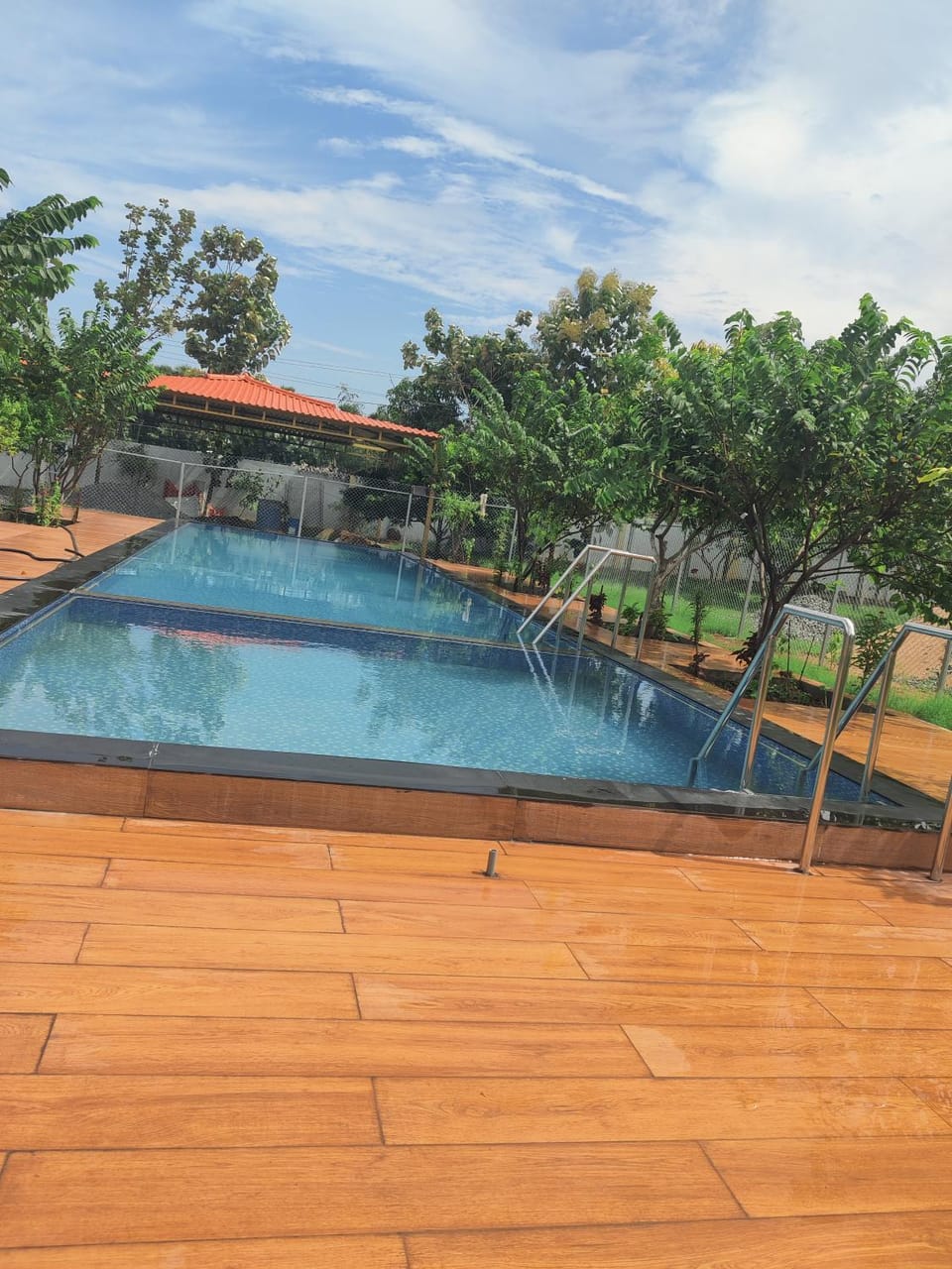 Sivarama garden resort 8 AC living hall with 8 AC BHK stay &2 swimming pools& Box Cricket, settil and all near beach road, vishakhapatnam Farm Stay in Visakhapatnam