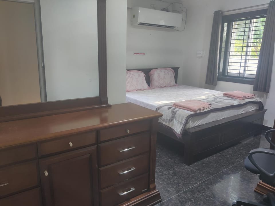 Sivarama garden resort 8 AC living hall with 8 AC BHK stay &2 swimming pools& Box Cricket, settil and all near beach road, vishakhapatnam Farm Stay in Visakhapatnam
