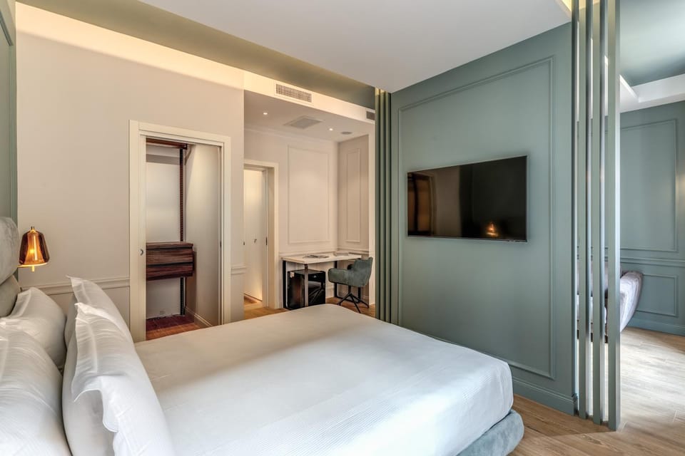 TV and multimedia, Photo of the whole room, Bedroom