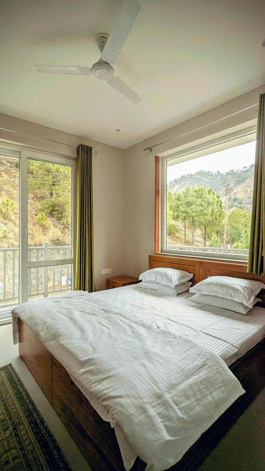 Bed, Photo of the whole room, Mountain view