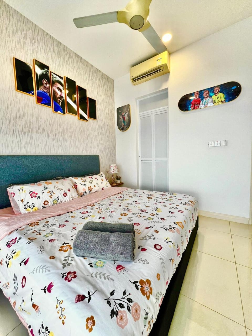Bed, Photo of the whole room, Bedroom, air conditioner