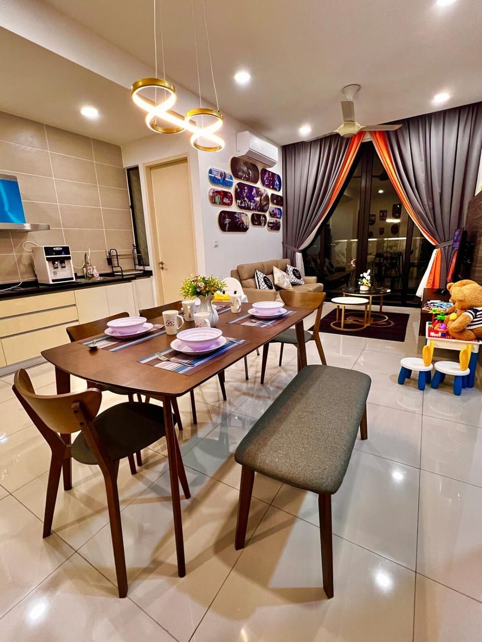 Kitchen or kitchenette, Living room, Seating area, Dining area, fireplace