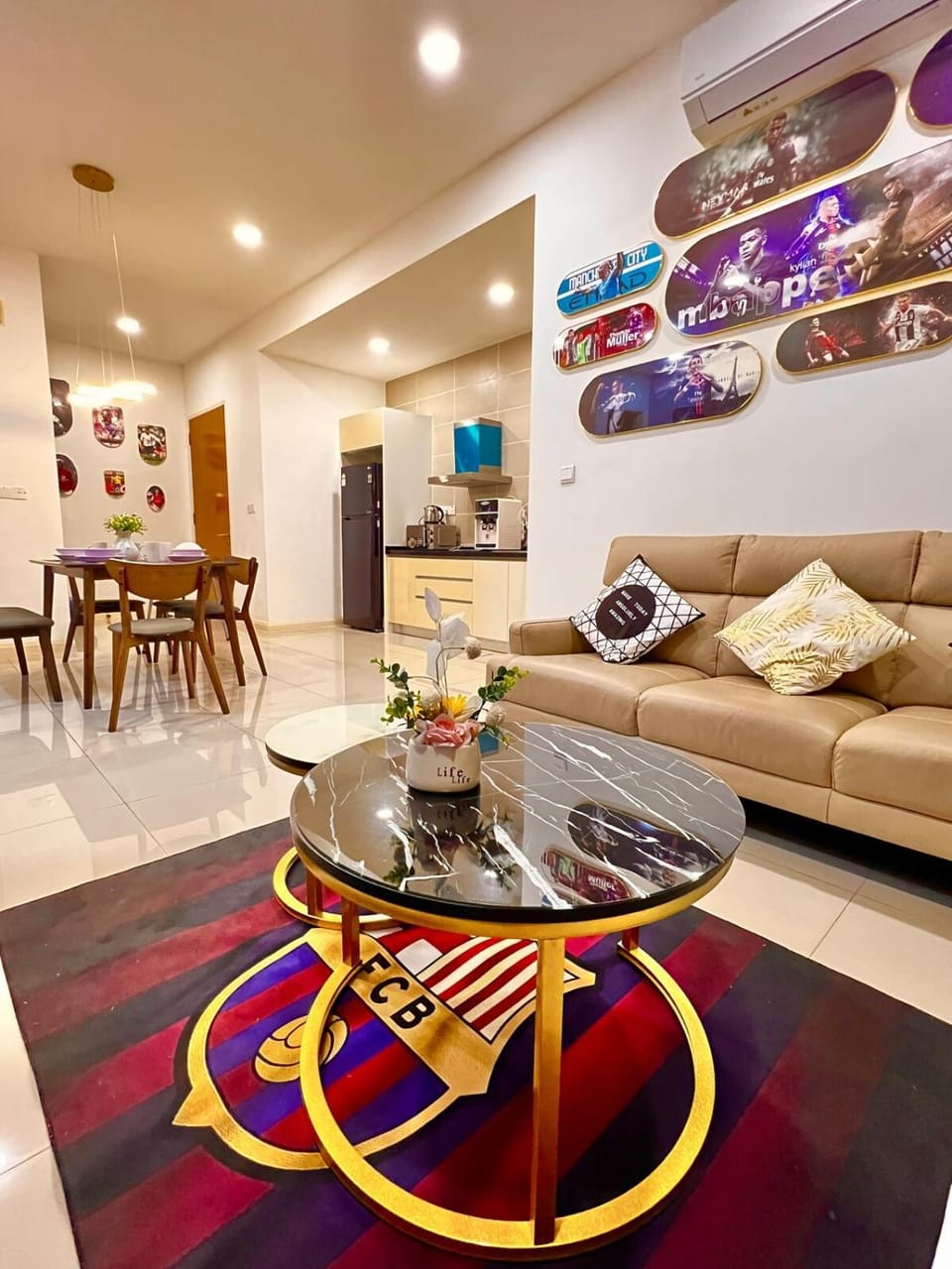 Living room, Decorative detail, Decorative detail, Seating area, Dining area
