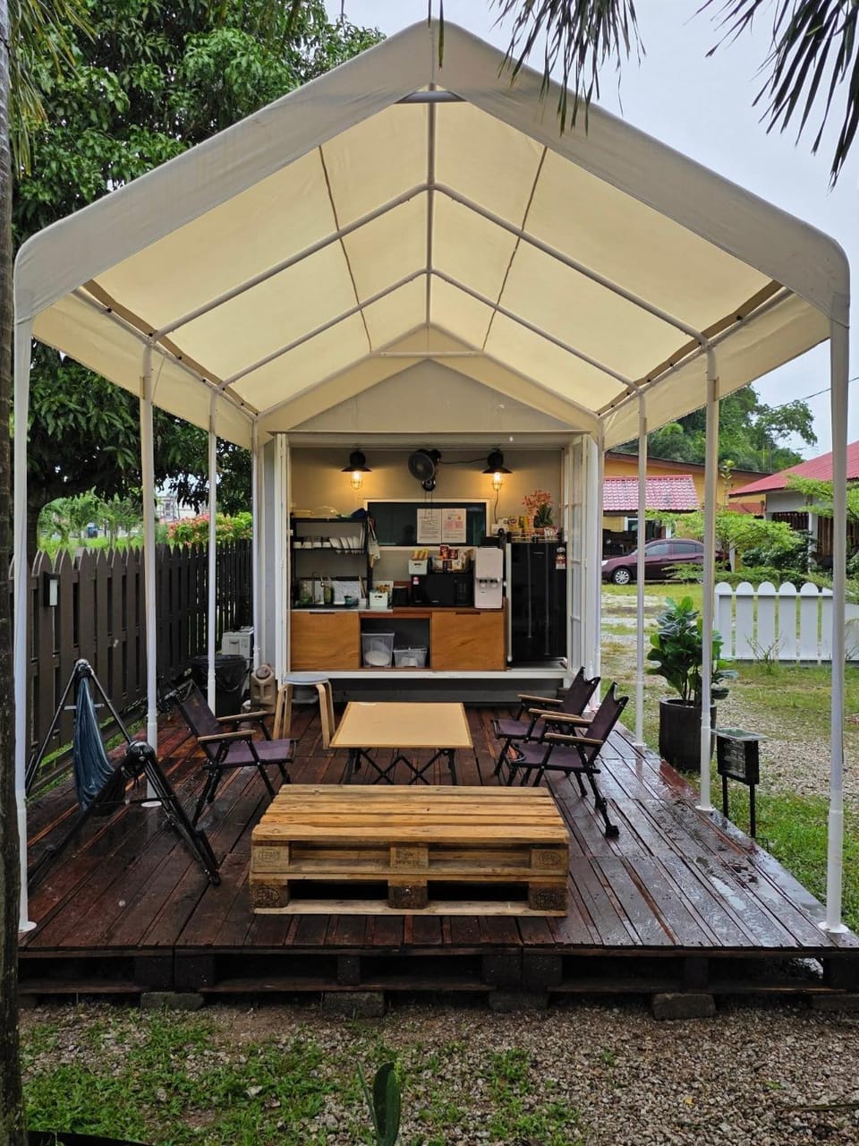 Patio, Day, Dining area, Garden view