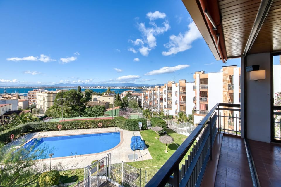 Balcony/Terrace, Pool view, Sea view
