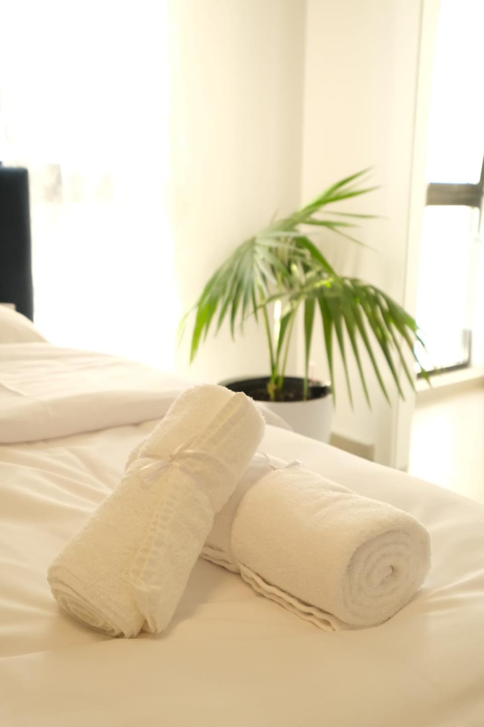 Bed, towels
