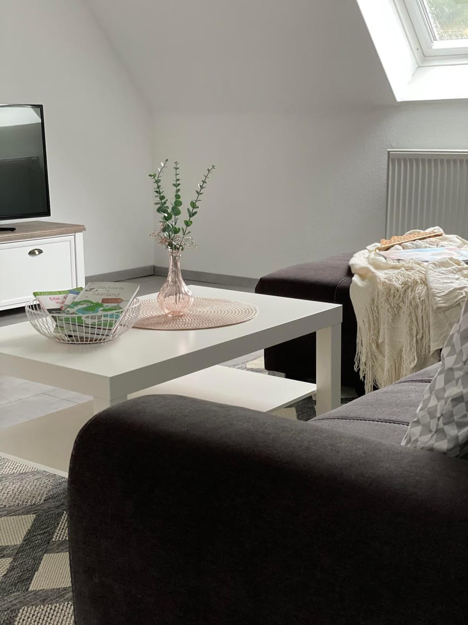 TV and multimedia, Living room, Photo of the whole room, Seating area