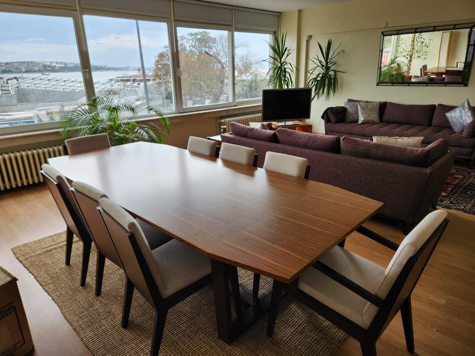 Natural landscape, Living room, Seating area, Dining area, Mountain view