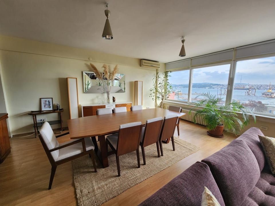 Natural landscape, Living room, Seating area, Dining area, Mountain view
