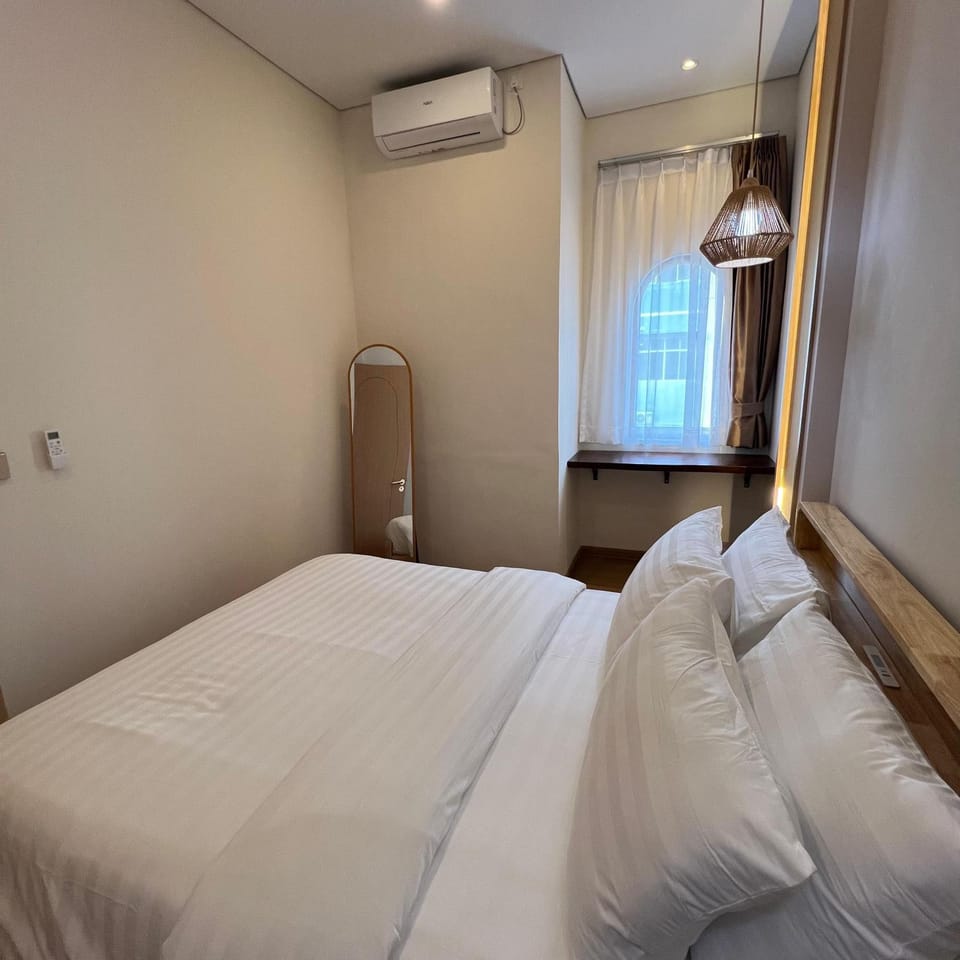 Bed, Photo of the whole room, Bedroom, air conditioner