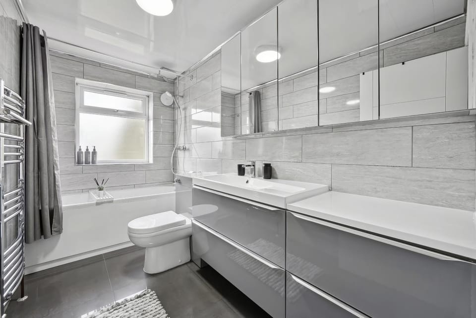 Shower, Toilet, Bathroom, Bath, towels