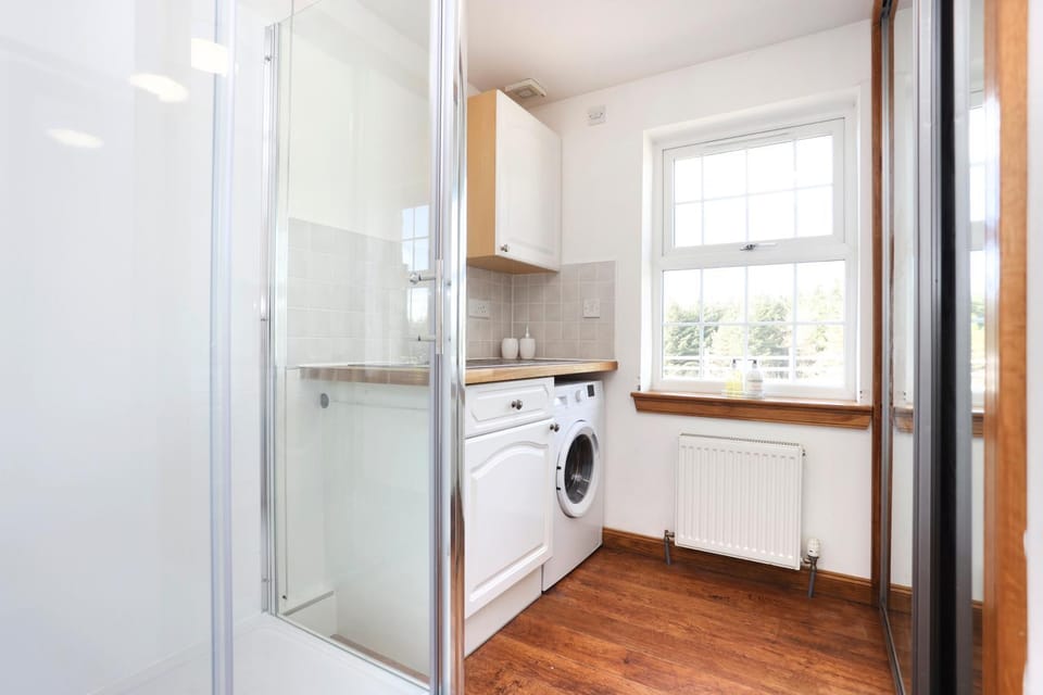 Kitchen or kitchenette, washing machine