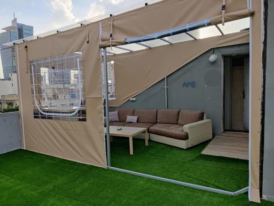 Urban Penthouse Central TLV 180m Private Roof apt Apartment in Tel Aviv-Yafo